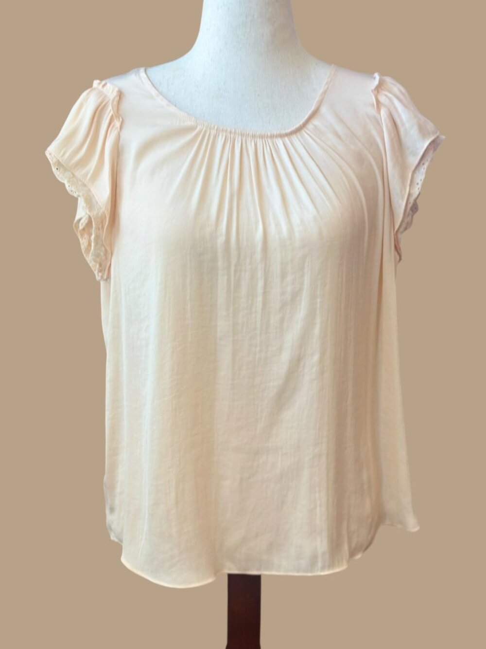 LC Lauren Conrad Blush Pink Flowy Blouse Size L  Description: Soft and feminine